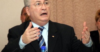 Stire din Politică-Administrație : Puiu Hașotti: Tokes se ține de "aberații antidemocratice"