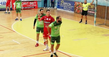Stire din Sport : HCDS, tocată de arbitri în euro-duelul cu Csurgoi. Calificarea se joacă în Ungaria!