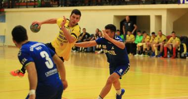 Stire din Sport : GALERIE FOTO / Handbal: HC Farul, victorie cu Poli Unistil Iași, scor 29-24
