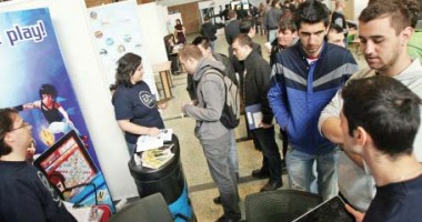 Stire din Social : Din ce în ce mai mulți studenți vor să muncească