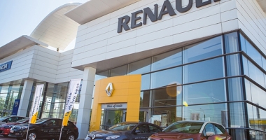 Firma Renault, dispusă să angajeze studenți