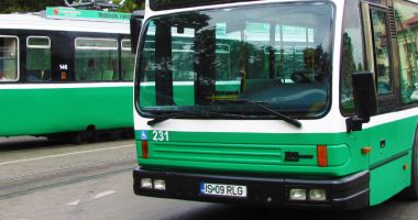 Stire din Actualitate : Şofer ieșean, oprit să mai conducă autobuzele de transport public, după ce a pus în parbriz afişe antivaccin