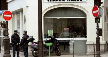Stire din Actualitate : Jurnaliștii Charlie Hebdo se ceartă pe banii câștigați după atentatul terorist