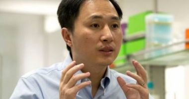 Stire din Actualitate : Cercetătorul chinez care a modificat genetic bebeluși este arestat la domiciliu