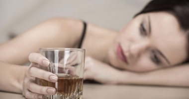 Stire din Sănătate : Alcoolul, dușmanul bolnavilor cu hepatită