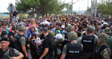 Stire din Actualitate : Sute de letoni protestează. NU VOR MIGRANȚI SUB NICIO FORMĂ!