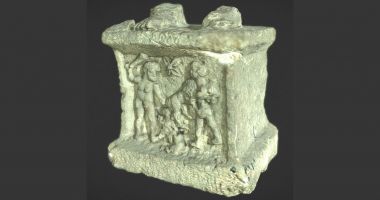 Hercules, înfățișat pe un basorelief din secolul III - 2