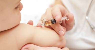 Stire din Sănătate : Părinții pot răsufla ușurați! Vaccinul hexavalent a fost achiziționat