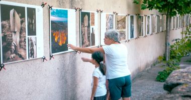 „Hey, pisi”, la Eforie Colorat. Expoziţie inedită de fotografie la malul mării