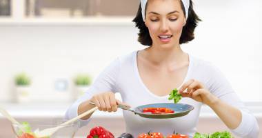 Stire din Sănătate : Hidratarea pielii începe din interior! Ce să consumați pentru o piele tânără și frumoasă