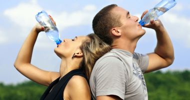 Stire din Sănătate : Hidratarea excesivă poate duce la situaţii periculoase