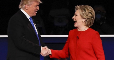 Stire din Actualitate : Hillary Clinton a pierdut alegerile, dar a câștigat votul popular cu un avans de 136.053 de sufragii în fața lui Trump