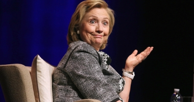 Stire din Actualitate : Hillary Clinton i-a aplicat  o lovitură dură lui Trump, dând ca exemplu România