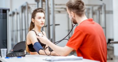 Stire din Sănătate : Avertismentul specialiştilor! Hipertensiunea este o boală tăcută, dar periculoasă