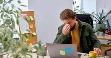 Stire din Sănătate : Oboseala și pielea uscată pot fi semne ale hipotiroidismului