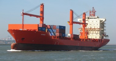 Prima navă maritimă comercială  înregistrată sub pavilionul României,  după o pauză de zece ani - 2