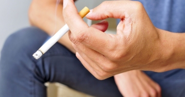 Dacă sunteți infectat cu HIV, renunțați la fumat! Riscul de cancer pulmonar, uriaș