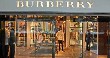 Burberry a dat foc la 36,5 milioane de dolari! Cum se explică gestul extrem