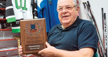 Stire din Sport : Eduard Pană: „În aceşti 100 de ani, jucătorii şi-au făcut datoria, eram un fenomen”