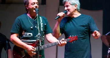 Stire din Cultură-Educație : Holograf, în concert în Doors Club