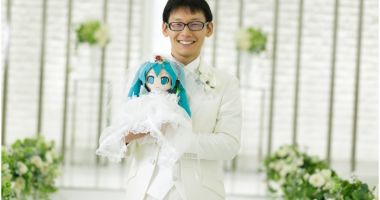 Stire din Actualitate : Japonezul care s-a căsătorit cu o hologramă, la un pas de divorț