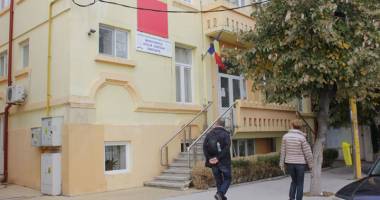 Holurile Inspectoratului Școlar, decorate de elevi