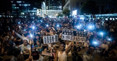 Stire din Actualitate : Hong Kong: 26 de persoane arestate după ciocniri între poliție și manifestanți