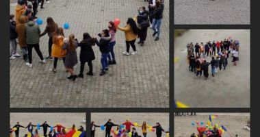 Stire din Cultură-Educație : Horă autentică în curtea Liceului „Axiopolis” din Cernavodă