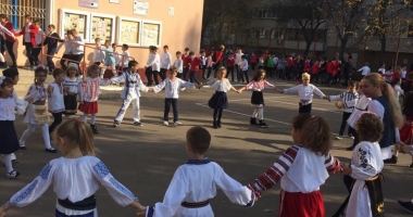 Horă dobrogeană, la Școala Gimnazială nr. 30  "Gheorghe Țițeica" din Constanța - 4