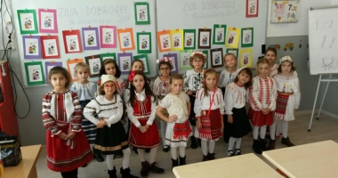 Horă dobrogeană, la Școala Gimnazială nr. 30  "Gheorghe Țițeica" din Constanța - 6