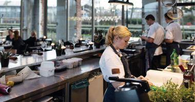 Stire din Social : Companiile caută angajați pentru sărbători! Iată care sunt cele mai căutate meserii