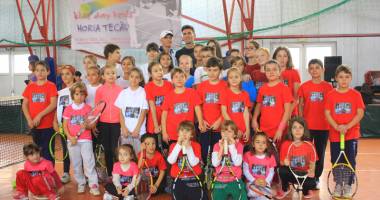 Horia Tecău, pe post de Moș Nicolae. Campionul a jucat tenis cu 120 de copii la LPS - 4