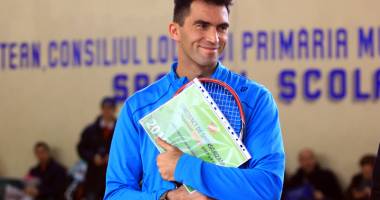 Horia Tecău, pe post de Moș Nicolae. Campionul a jucat tenis cu 120 de copii la LPS - 3