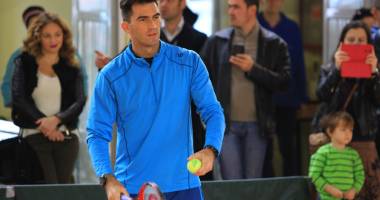 Horia Tecău, pe post de Moș Nicolae. Campionul a jucat tenis cu 120 de copii la LPS - 6