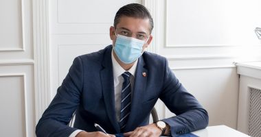 Stire din Politică-Administrație : Horia Țuțuianu a semnat contractul privind reabilitarea Muzeului de Istorie