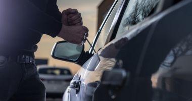 A furat de două ori aceeaşi maşină şi a spart de două ori acelaşi local