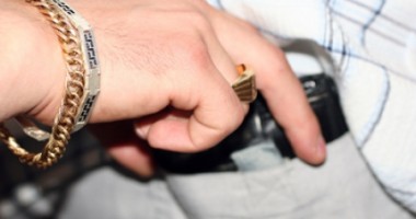 Stire din Eveniment : Tâlhar la 15 ani: ataca bătrâne în scara blocului
