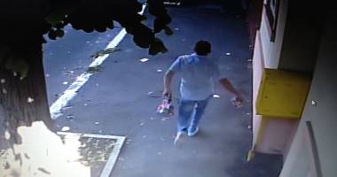 FURT ÎN TREI SECUNDE! Cine îl recunoaște să sune la Poliție! - 2