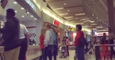 Stire din Actualitate : VIDEO incredibil: S-a filmat în timp ce îi fura banii unui polițist
