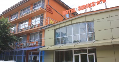 Stire din Diverse : Te simți cu adevărat răsfățat, pe terasa hotelului Sirius