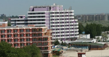 Stire din Economie : Impozitul forfetar, mortul din casa hotelierilor de pe litoral?