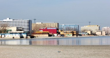 Stire din Social : INSULE ARTIFICIALE ȘI PARCĂRI SUPRAETAJATE? Cum va arăta stațiunea MAMAIA după aprobarea noului PUZ