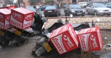 FOTO. Hoții au vrut să fure motoretele localului Jerry´s Pizza din Constanța - 2