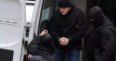 Stire din Eveniment : Înalta Curte decide dacă Horațiu Potra, fiul și nepotul său rămân în arest