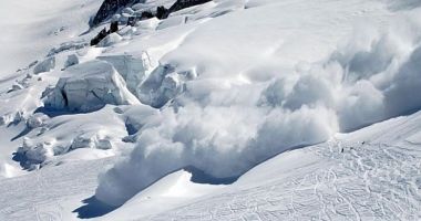 Stire din Social : Avertismentul salvamonțiștilor: Pericol uriaș de avalanșă în Munții Bucegi