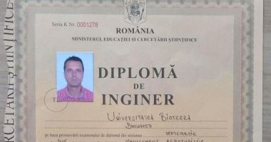 Stire din Actualitate : Moşteanu, despre confuzia din CV. "O greşeală care mă jenează"