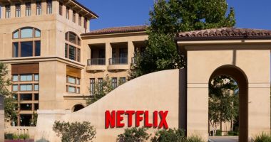 Stire din Actualitate : Netflix va cumpăra studiourile de film Warner Bros Discovery