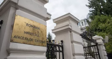 MAE recheamă în țară trei consuli generali ai României