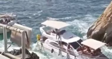 Stire din Actualitate : Momente de panică de Anul Nou: Un iaht de lux cu turiști s-a scufundat după ce s-a izbit de stânci