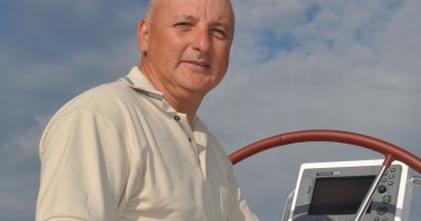 Stire din Eveniment : Iată cine este navigatorul care a eșuat cu velierul la Vadu
